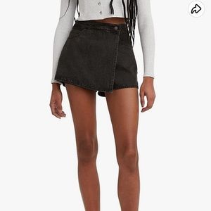 NWT Levi’s Skort